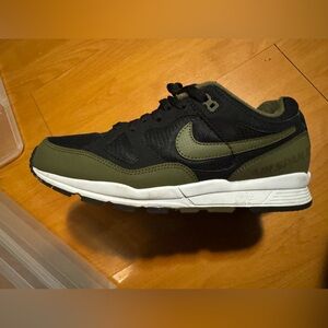 Nike Men's Black and Olive Sneakers